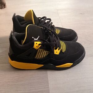 Jordan 4 Retro “ Thunder “ “ yellow Thunder “ Kids Sneakers Black Yellow